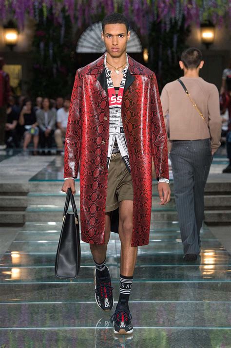 versace spring 2019 men|Versace Spring / Summer 2019 Men's Highlights .